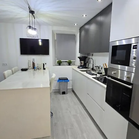 Biclahome Casa De Lujo De 2 Plantas Con Garage *